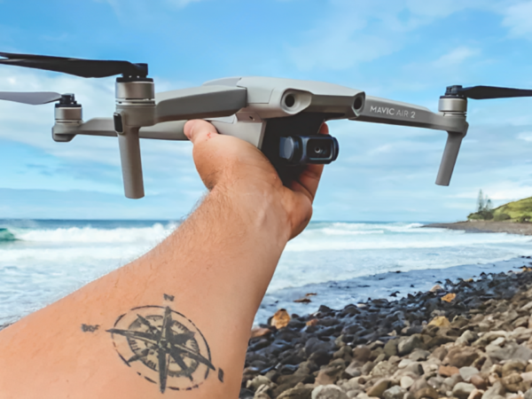 Vou viajar para o exterior. Posso levar o meu drone?