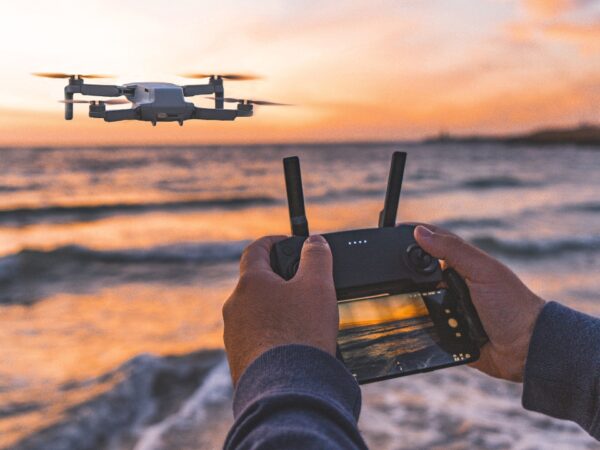 Saiba como voar corretamente com o seu drone sobre as águas!