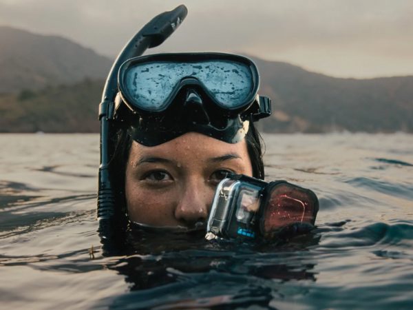 Se a minha câmera é à prova d’água preciso usar caixa estanque?